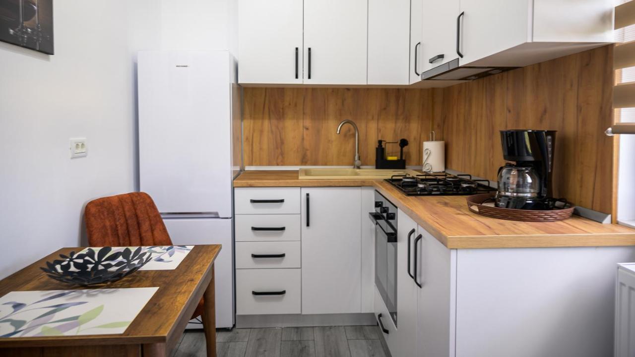 Nina House Apartamento Târgu Jiu Exterior foto