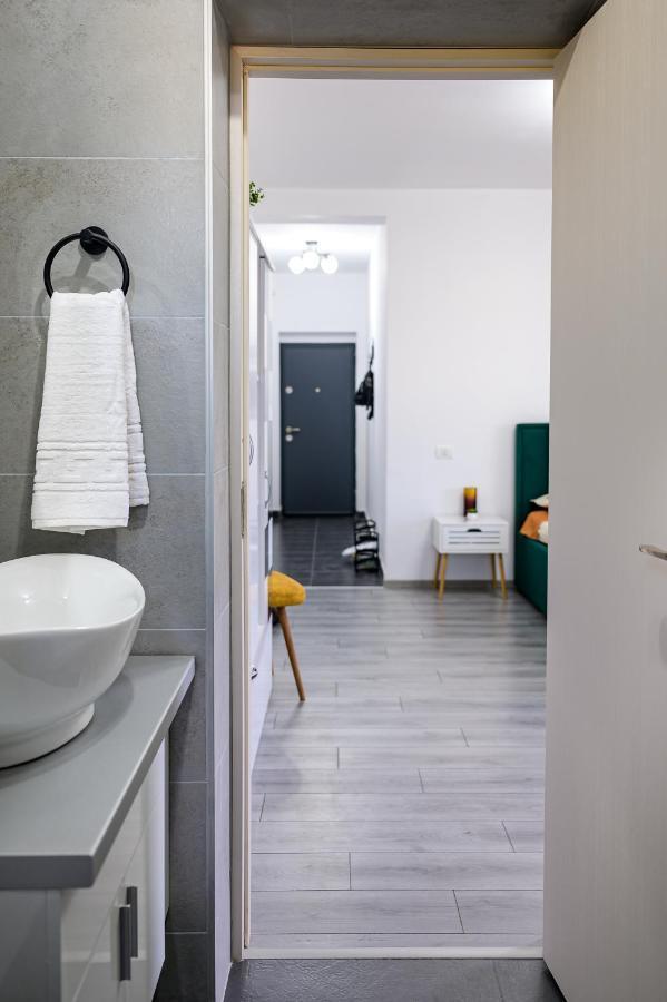 Nina House Apartamento Târgu Jiu Exterior foto