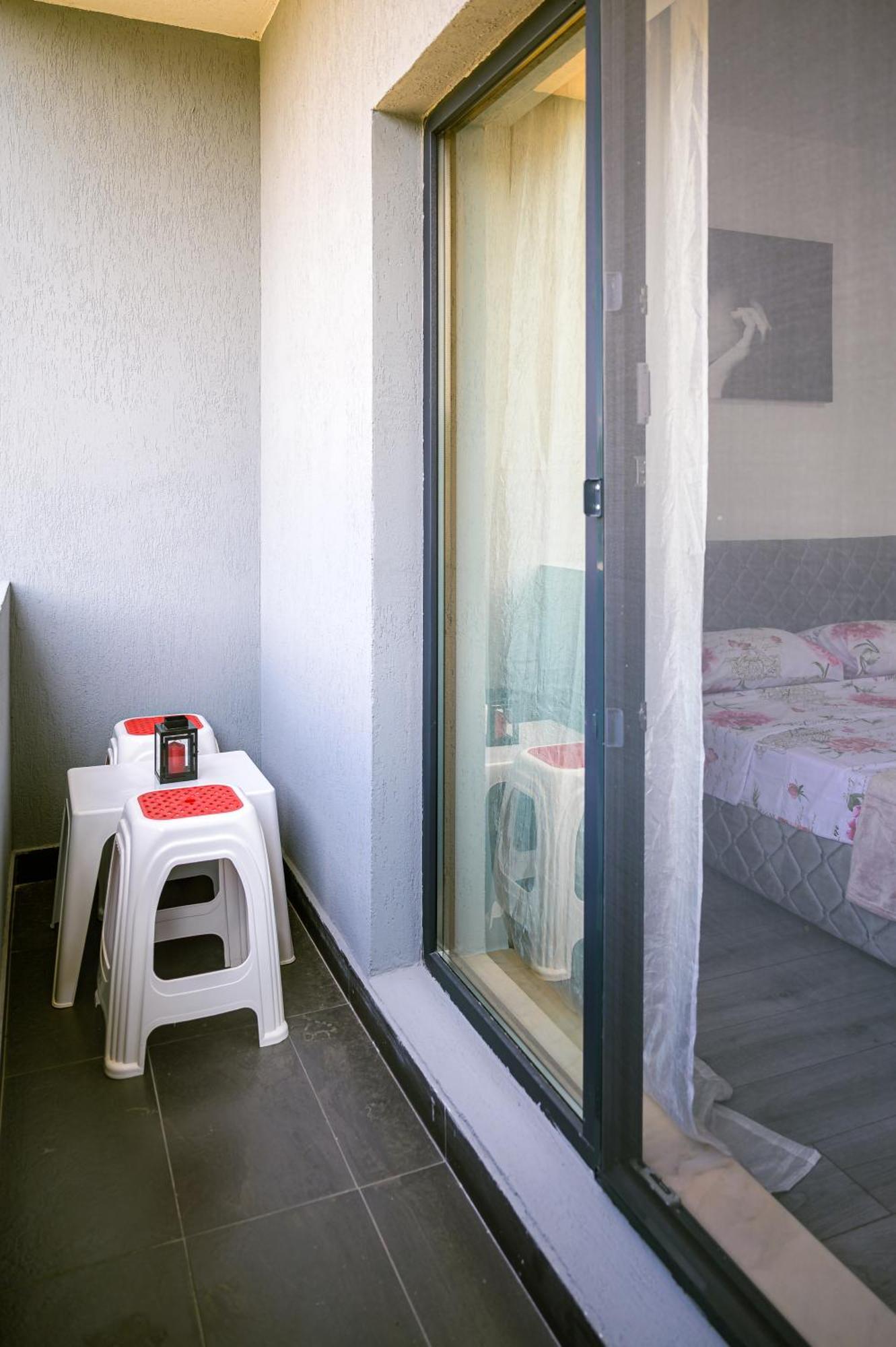 Nina House Apartamento Târgu Jiu Exterior foto